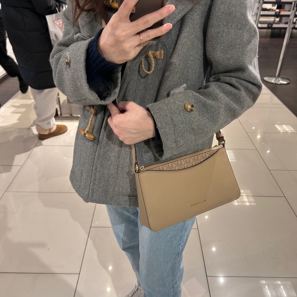 NWT❤️Michael Kors Arden Medium Crossbody Bag in Camel - Picture 4 of 5